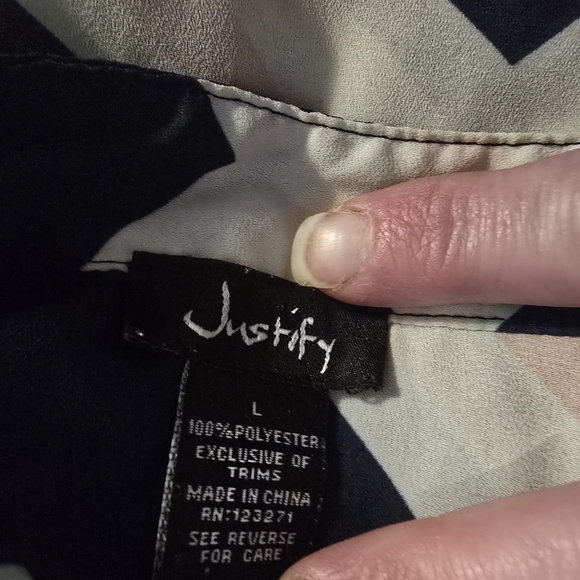 Chevron Patterned Tunic Top - Picture 2 of 10